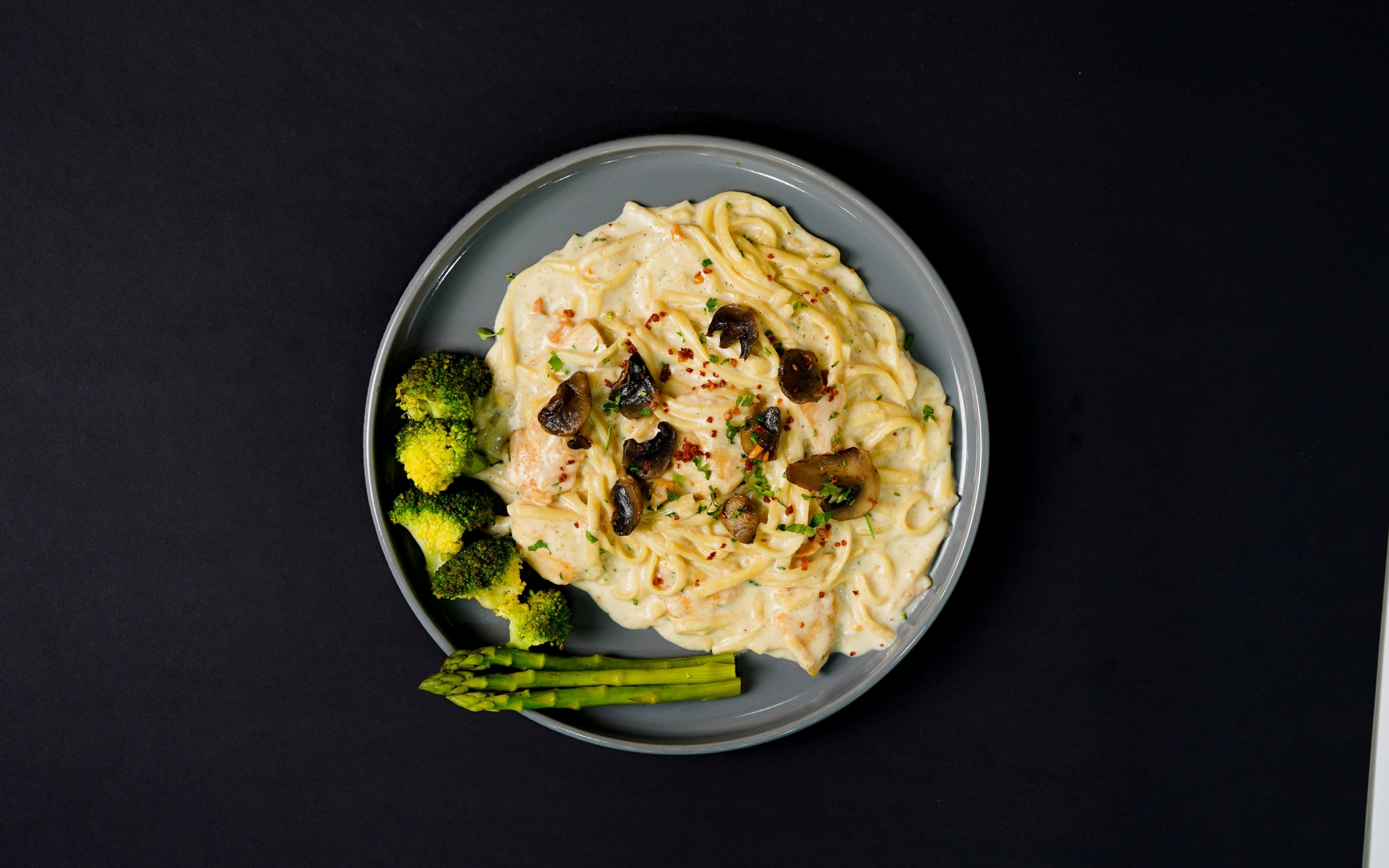 Creamy alfredo chicken pasta