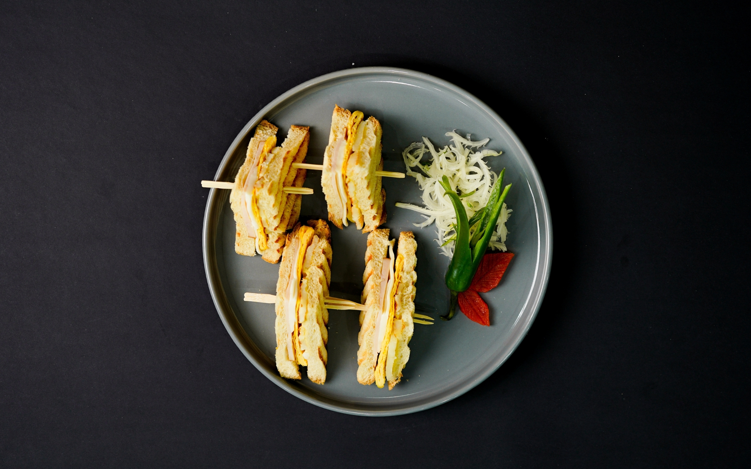 Sliced turkey with egg and haloumi